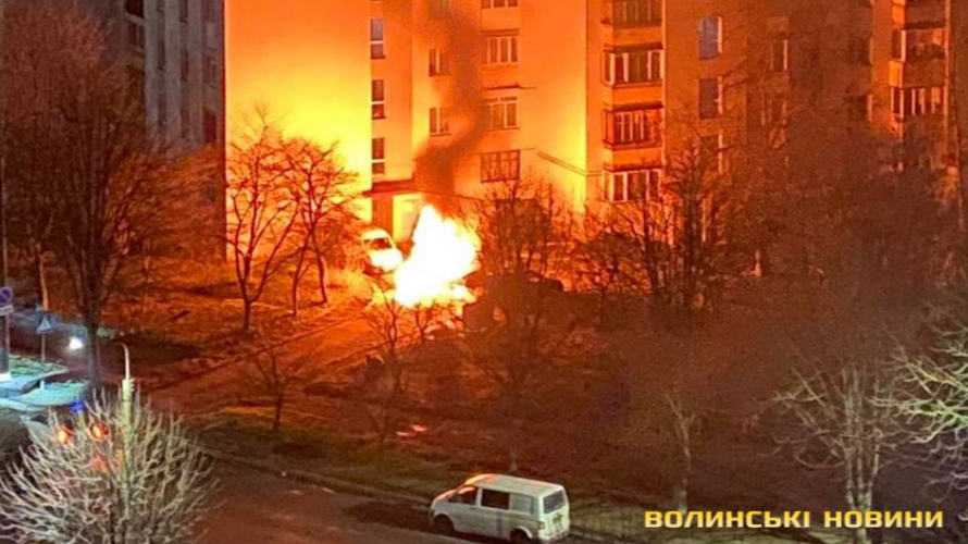 Автівку у Луцьку спалили коктейлем Молотова, - очевидці