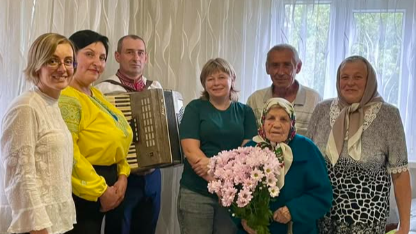 «Живу довго, бо рано почала робити»: волинянка відзначила 100-річчя