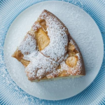 Шарлотка, яка пахне дитинством: простий рецепт яблучного пирога