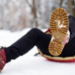 Як зробити взуття неслизьким взимку: прості лайфхаки з підручних засобів