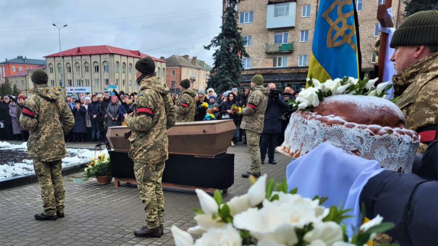 Прощавай, Фотографе: на Волині попрощалися із Героєм Максимом Бурдою