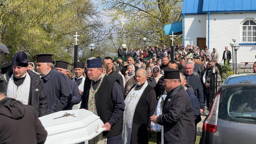 На Волині провели в останню путь священника Володимира Лапінського