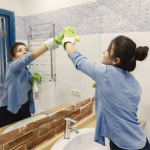 Як позбутися конденсату на дзеркалі у ванній: простий лайфхак