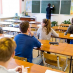 59% лучан підтримують офлайн навчання в школах