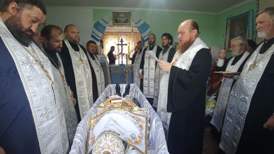 На похорон прийшло дуже багато людей: на Волині провели в останню путь священника
