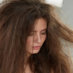 Дієвий спрей від статичного ефекту на волоссі