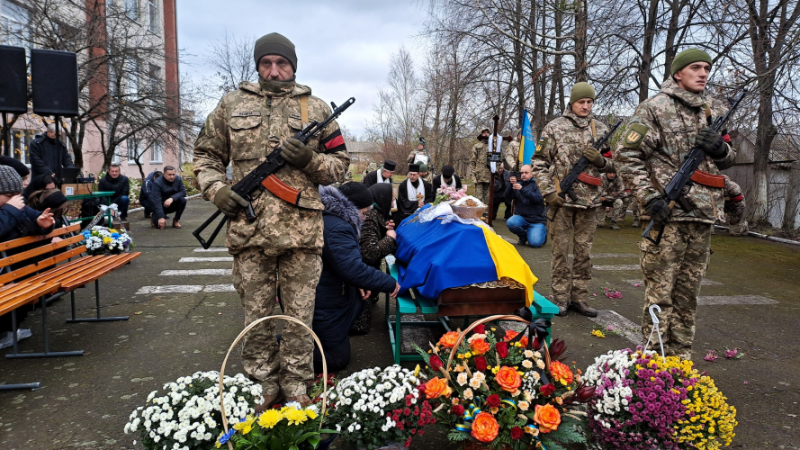 Влітку отримав повістку, а в листопаді загинув: на Волині усе село прийшло на похорон Героя Сергія Клекоцюка. Фото