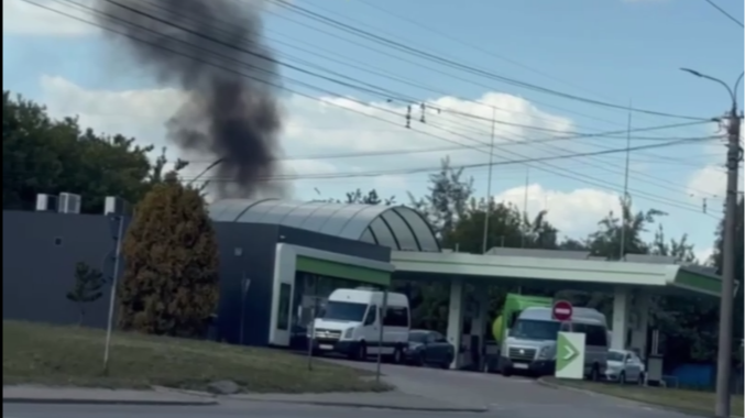 У Луцьку біля АЗС «ОККО» сталася пожежа - зайнялася недобудова