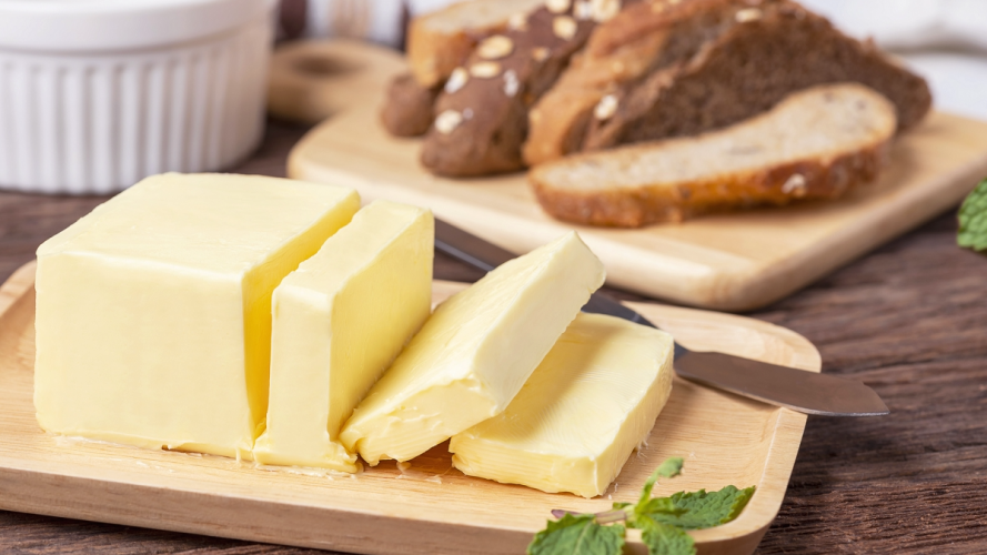 Чи справді вершкове масло шкідливе: кому його їсти не можна