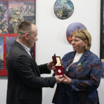 Художниця з Луцька отримала державну нагороду