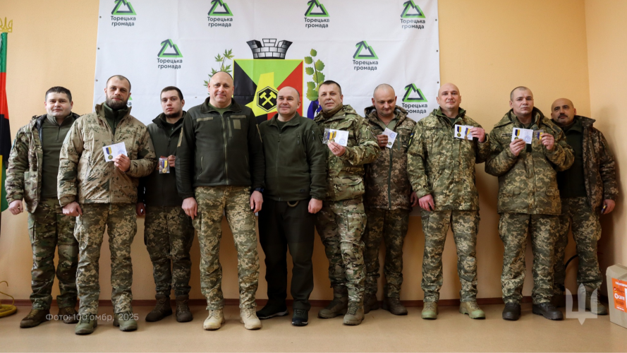 Бійців «Сталевої Сотки» нагородили медалями за героїчний захист Торецька