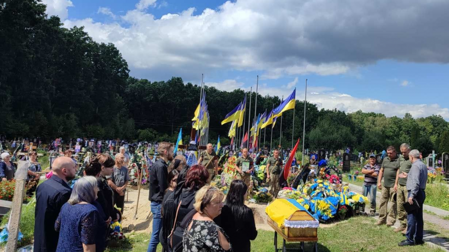 Воював у самому пеклі війни: у Луцькому районі попрощалися із молодим Героєм Олександром Назаруком