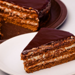 Бюджетний шоколадний торт: 5 склянок — і десерт готовий