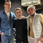 «Познайомилися з легендами»: співак з Волині в Іспанії зустрівся з відомими українськими футболістами
