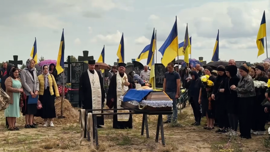 Загинув у 2023 році на Херсонщині: на Волині провели в останню путь захисника Олександра Комбарова