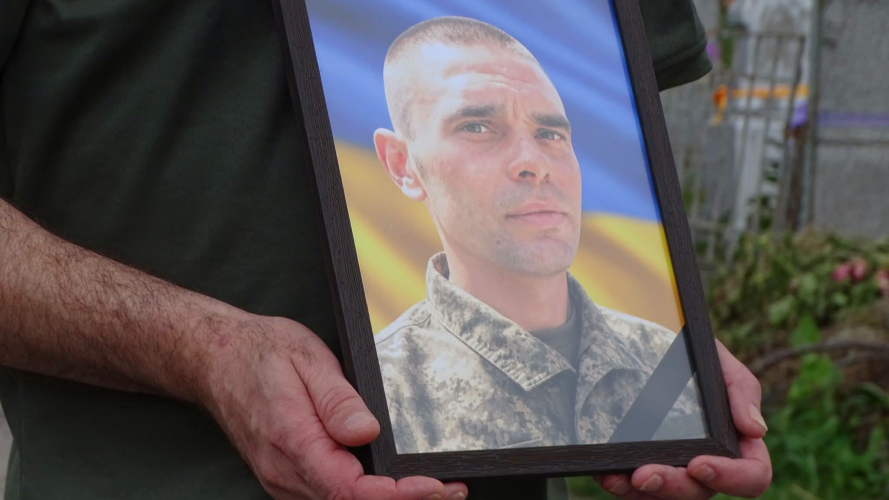 На Волині попрощалися з 43-річним військовослужбовцем Сергієм Остапуком
