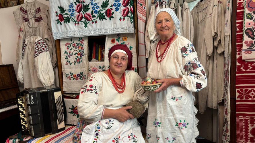 Волинянка перетворила власну хату на музей: тут оживають старовинні вишиванки й пісні предків