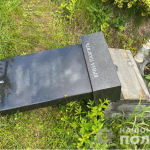 На Волині чоловік здійснив наругу над могилою: його судили