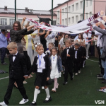 Як у Луцькому ліцеї №9 відзначили Перший дзвоник