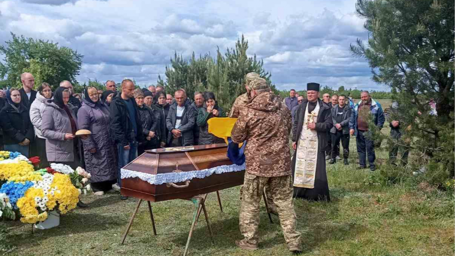Турботливий син і брат, хороший друг і відповідальний військовослужбовець: на Волині поховали Героя Миколу Кошеля
