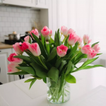 Як продовжити життя тюльпанів у вазі