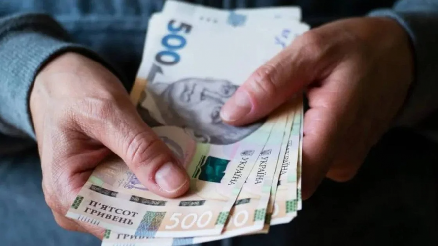 Пенсії в Україні з 1 квітня: хто може втратити виплати, а хто отримає доплати