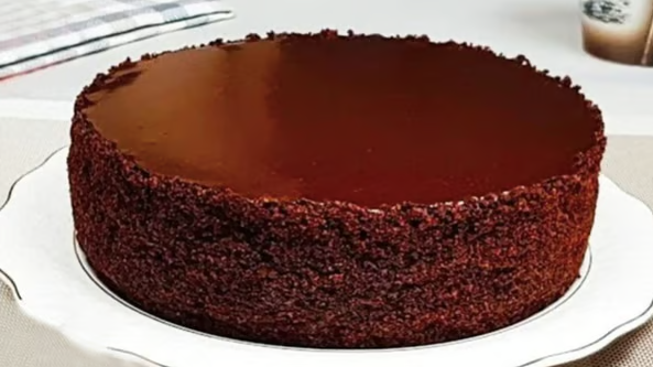 Шоколадний торт без міксера: вдається з першого разу