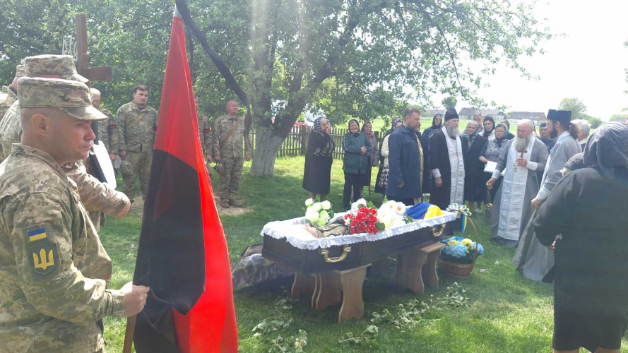 Місяць не дожив до 36-го дня народження: на Волині попрощалися з ветераном АТО та захисником Ігорем Матвіюком