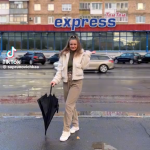 «Хто живе на ЛПЗ, тому у житті везе»: блогерка з Луцька показує життя у різних районах міста. Відео