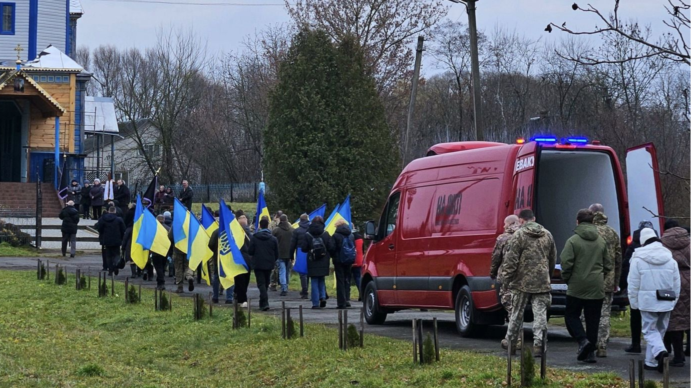 Загинув унаслідок скиду боєприпасу: на Волині попрощалися з Героєм Миколою Голодзьоном