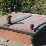 Викрав надгробні плити з кладовища і погрожував перехожій: волинянин отримав 5 років обмеження волі