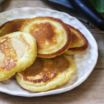 Ніжні яблучні оладки за 10 хвилин: ароматний сніданок, який під силу кожному