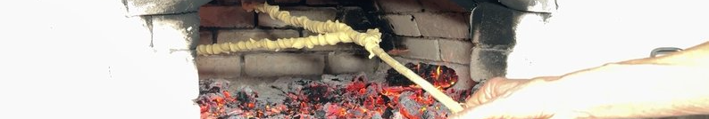 Кидають копійки, щоб молоді були багаті: як на Волині випікають та прикрашають весільний коровай