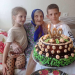 Виховала сімох дітей, має 13 онуків і 19 правнуків: уродженка Волині відзначила ювілей