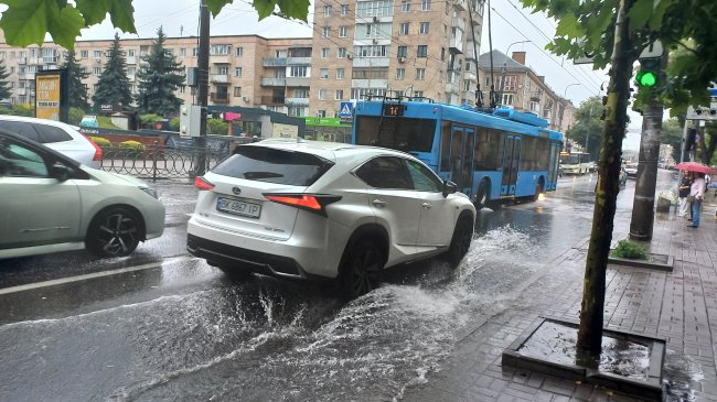 злива затопила центр Рівного