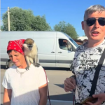 На Волині судили чоловіка, який на Світязі заробляв гроші на фото з мавпою