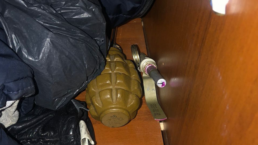 Лучанин у квартирі зберігав гранату та набої