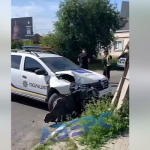 На Волині водій Volkswagen втікав від патрульних: службове авто врізалося в електроопору
