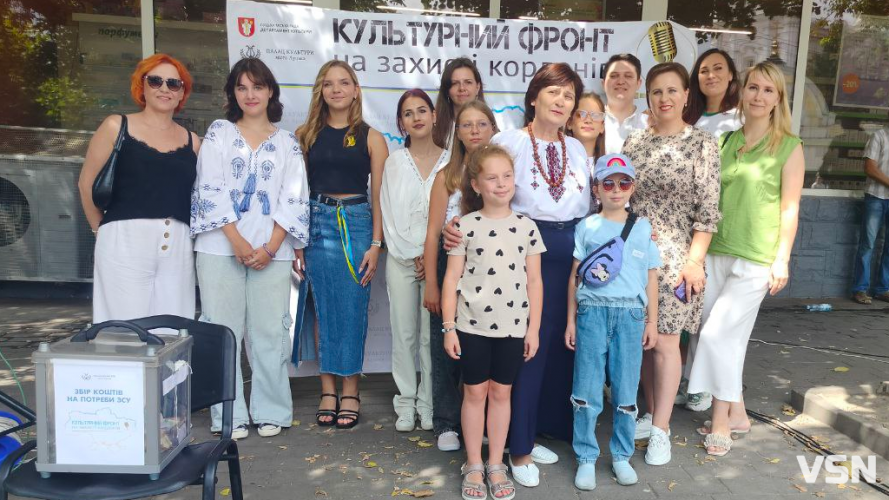 «Творимо для перемоги»: у Луцьку під час мистецької акції збирали гроші для ЗСУ