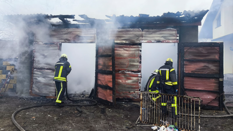 У селі на Волині горів гараж: що відомо