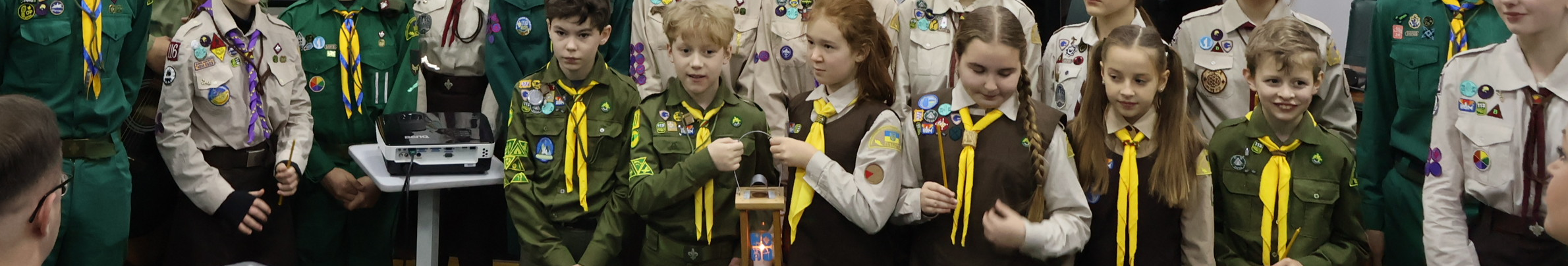 Світло миру в сесійній залі: пластуни передали Вифлеємський вогонь Луцькій міськраді