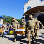 Без батька залишилися двоє синочків-школяриків: на Волині попрощались з Героєм Ігорем Богомазюком