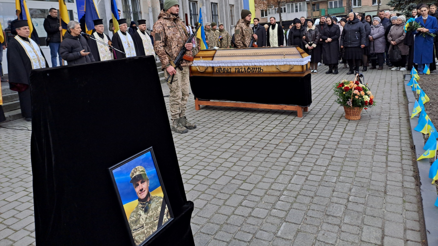 Вісім місяців рідні жили надією, але захисник повернувся «на щиті»: на Волині попрощалися із полеглим на війні Валерієм Степанюком