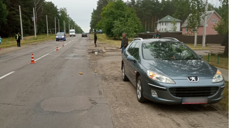 На Волині автівка збила велосипедиста, він у лікарні