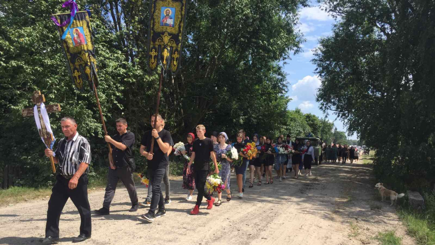 На похорон прийшло усе село: попрощалися із директором школи на Волині, який пропрацював на посаді 36 років