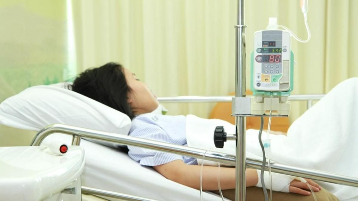 На Волині школярка потрапила до лікарні після розпиття алкоголю в дворі