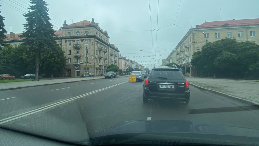 Ранкова аварія у Луцьку: на проспекті Волі авто збило велосипедиста