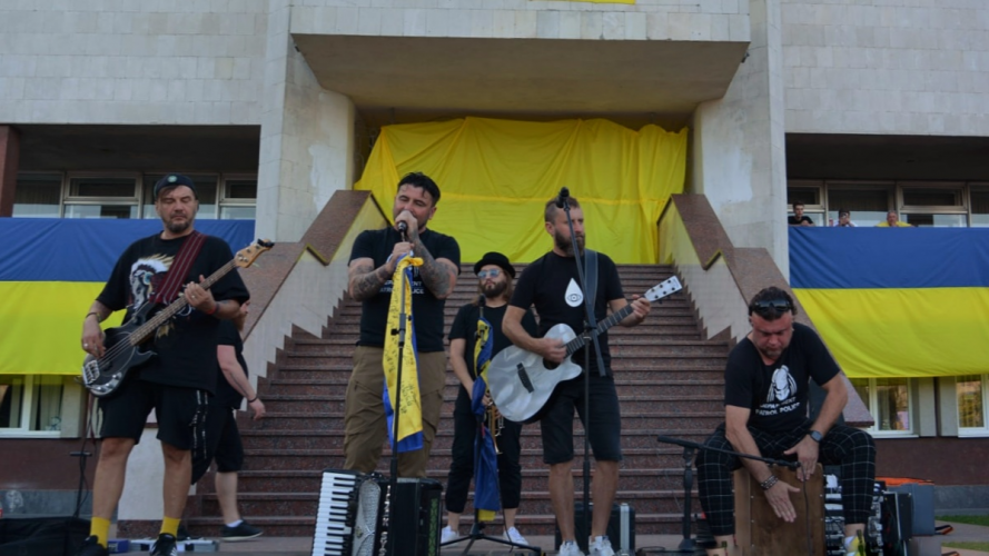 «Моє серце - сталь, моя кров - Азов»: Kozak System заспівали у Луцьку