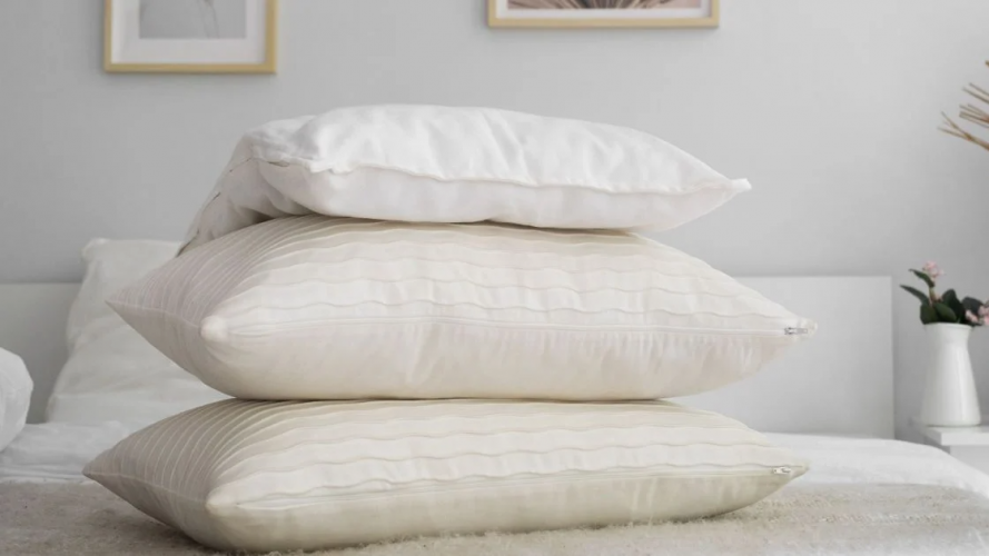 Як вивести жовті плями на подушках без прання