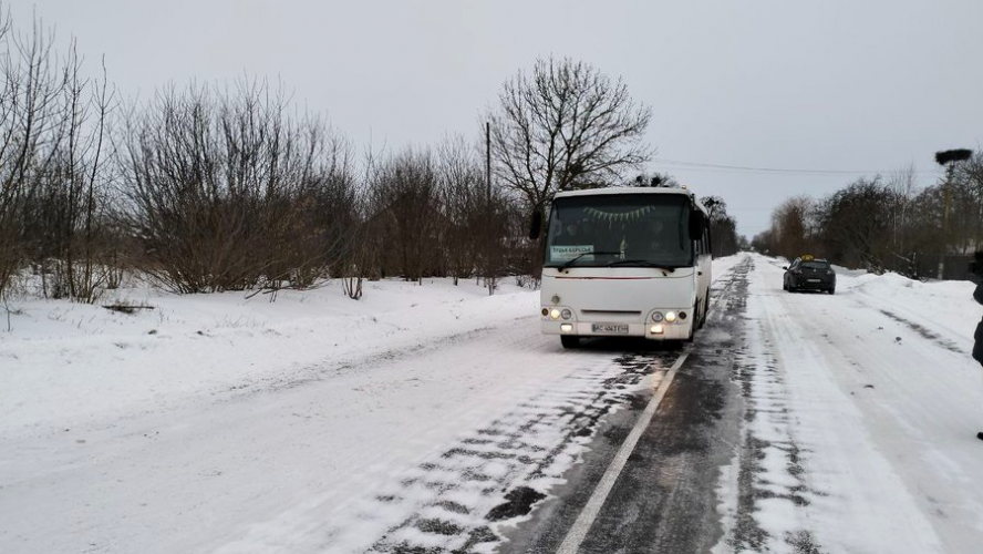 Люди не можуть вчасно дістатися до роботи чи лікарні: на Волині між чотирма селами немає автобусного сполучення